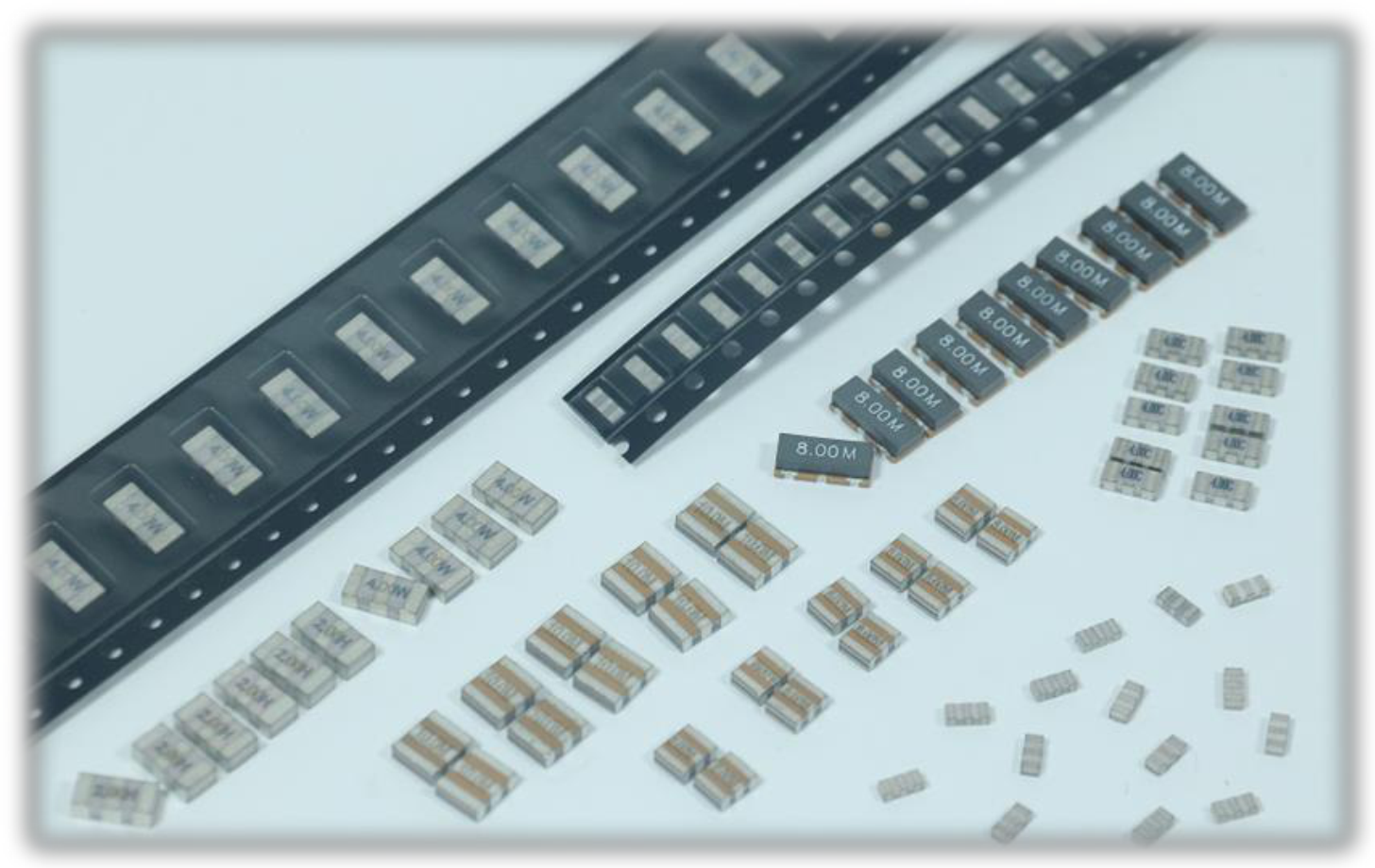 Рис. 3. Радиочастотные резонаторы и фильтры в SMD-исполнении